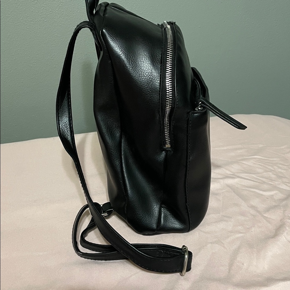 Reaction Kenneth Cole NWOT Black Vegan Leather Pebble Backpack Purse - Picture 2 of 10